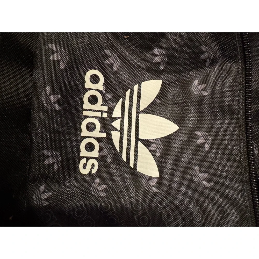 adidas originals trefoil